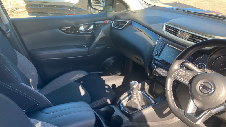 Nissan Qashqai 1.3 DiG-T 160 N-Connecta 5dr Petrol Hatchback